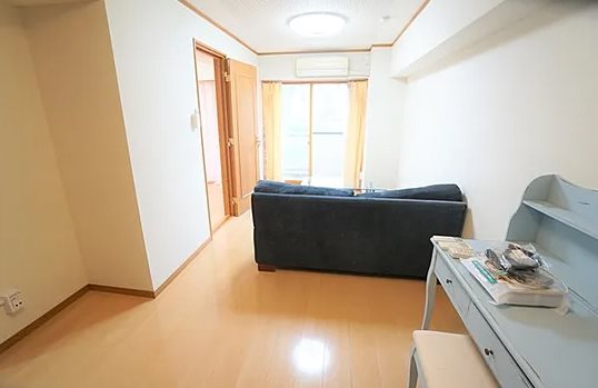 川崎市多摩区栗谷1丁目楽器可(防音・グランドピアノ・弦・木管楽器・声楽・DTM)マンション リビング
