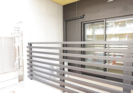 横浜市南区永楽町1丁目楽器可(防音・24時間演奏・弦管楽器・声楽・DTM)マンション ベランダ