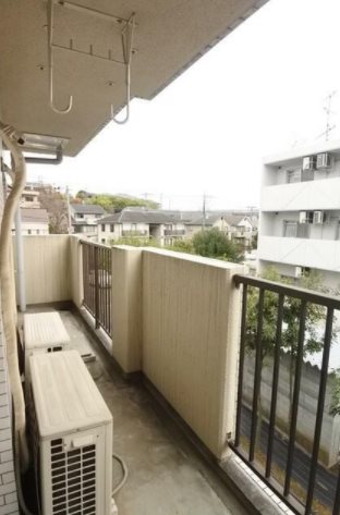 横浜市青葉区千草台楽器可（防音・24時間演奏・グランドピアノ・弦管楽器・声楽・DTM）マンション ベランダ