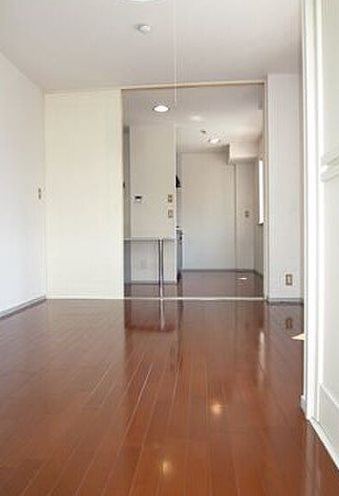 新宿区西落合3丁目楽器可(防音・グランドピアノ・弦管打楽器・声楽)マンション リビング