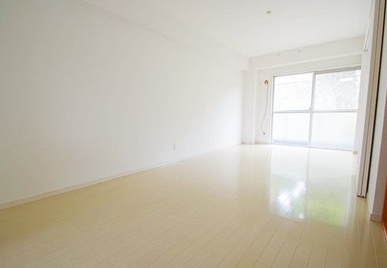 川崎市多摩区西生田3丁目楽器可(防音・ピアノ・弦・管楽器・声楽)マンション リビング