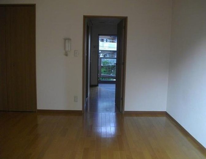 川崎市高津区久本3丁目楽器可(防音・グランドピアノ・弦・管楽器・声楽)マンション リビング