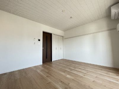 中野区弥生町3丁目楽器可（防音・グランドピアノ・管・弦楽器・女性声楽・DTM）マンション リビング