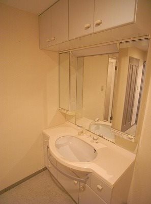 世田谷区用賀２丁目楽器可(防音・グランドピアノ・弦・管楽器・声楽)マンション 洗面所