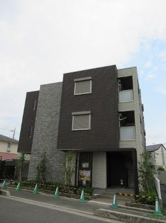 戸田市大字新曽楽器可(ピアノ・弦管楽器・声楽)マンション 玄関
