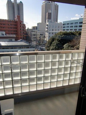 府中市府中町2丁目楽器可(防音・24時間演奏・グランドピアノ・弦・管楽器・声楽)女性限定マンション ベランダ