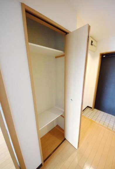 狛江市西野川1丁目楽器可(防音・グランドピアノ・弦・管楽器・声楽)マンション 収納