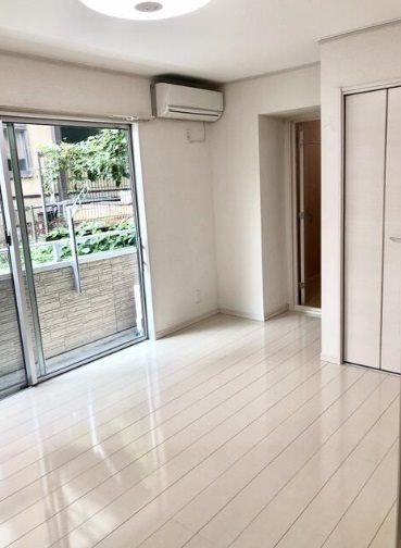 川崎市多摩区西生田3丁目楽器可(防音・グランドピアノ・弦・管打楽器・声楽)アパート リビング