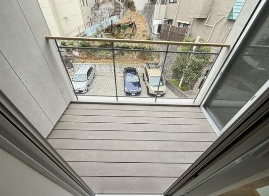 川崎市高津区下作延4丁目楽器可（防音・ピアノ・弦楽器・声楽）アパート ベランダ
