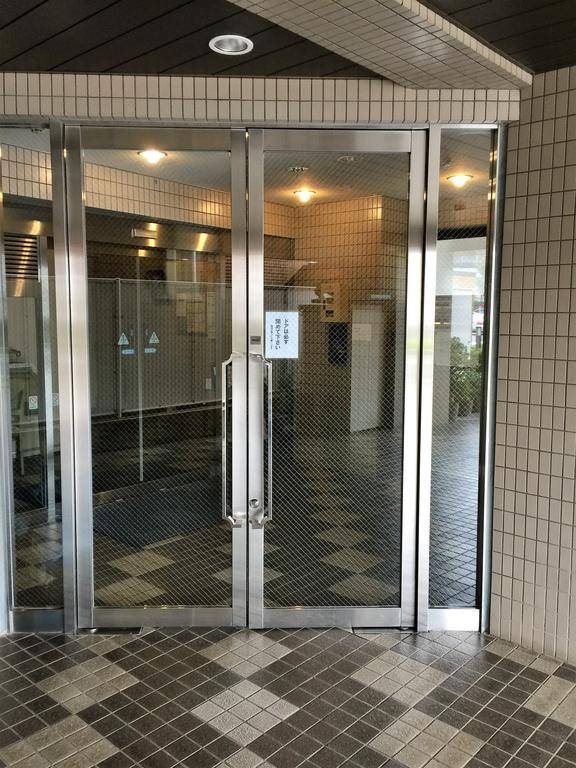 戸田市本町楽器可（防音・グランドピアノ・弦管楽器・電子ドラム・声楽・DTM）マンション エントランス
