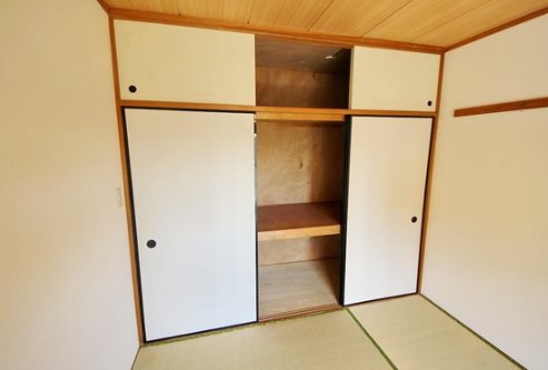 所沢市久米楽器可（グランドピアノ・弦管打楽器・声楽・DTM）マンション 収納