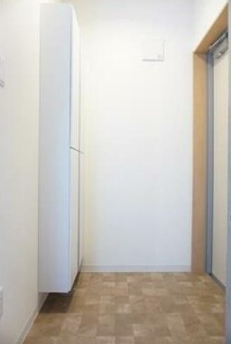 台東区根岸3丁目楽器可(防音・24時間365日演奏・電子ピアノ・弦・木・金管楽器・声楽・DTM)マンション 玄関
