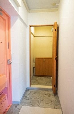 所沢市西新井町楽器可(防音・グランドピアノ・弦管楽器・声楽)マンション 玄関