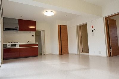 所沢市西新井町楽器可(防音・グランドピアノ・弦管楽器・声楽)マンション リビング
