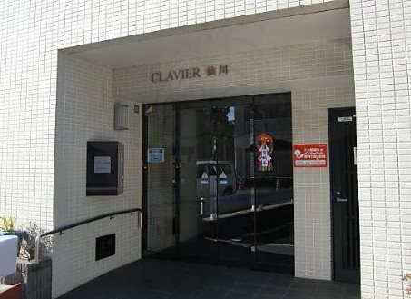 調布市若葉町2丁目楽器可（ピアノ・弦/管楽器・声楽）女性限定マンション エントランス