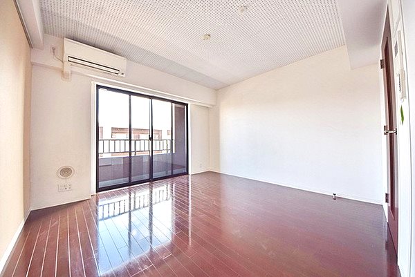調布市若葉町2丁目楽器可（ピアノ・弦/管楽器・声楽）女性限定マンション リビング
