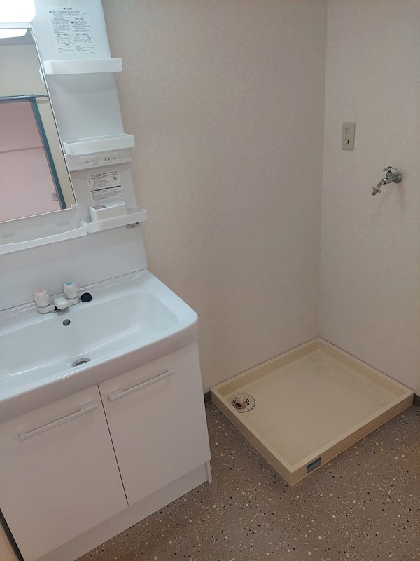 朝霞市溝沼3丁目楽器可(防音・グランドピアノ・弦・管打楽器・声楽)マンション 洗面所