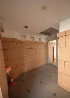立川市柴崎町2丁目楽器可(ピアノ・管・弦楽器、声楽、DTM)マンション エントランス