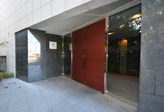 新宿区余丁町楽器可（ピアノ）マンション エントランス