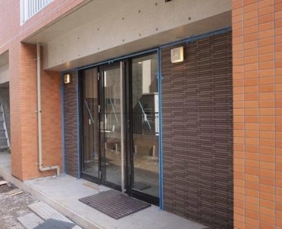 台東区根岸3丁目楽器可(防音・24時間365日演奏・電子ピアノ・弦・木・金管楽器・声楽・DTM)マンション エントランス
