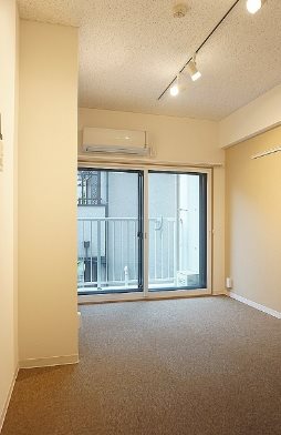 台東区根岸3丁目楽器可(防音・24時間365日演奏・電子ピアノ・弦・木・金管楽器・声楽・DTM)マンション リビング