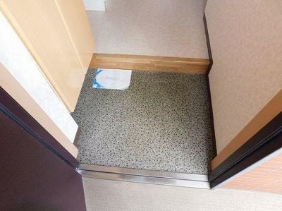 川崎市宮前区馬絹1丁目楽器可(防音・グランドピアノ・弦・管楽器・声楽)マンション 玄関