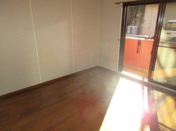 川崎市宮前区馬絹1丁目楽器可(防音・グランドピアノ・弦・管楽器・声楽)マンション リビング