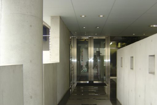 川崎市高津区久本1丁目楽器可（グランドピアノ・管弦楽器・声楽）マンション 玄関