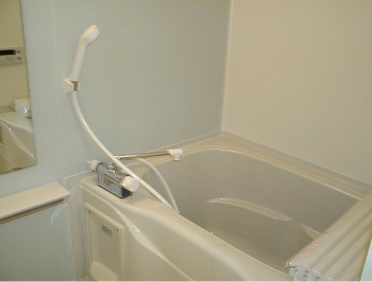 8時から23時演奏OK♪中野区中央1丁目楽器可(防音・グランドピアノ・弦・管楽器・声楽)マンション 風呂画像