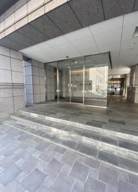 横浜市中区日本大通楽器可（ピアノ・ヴァイオリン・フルート）マンション エントランス