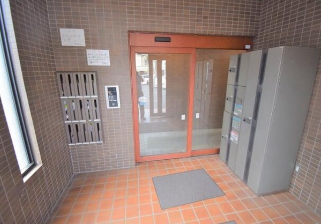 東京都調布市若葉町１丁目（ピアノ・弦/管楽器・声楽・DTM）マンション エントランス