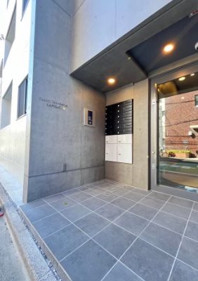 千代田区飯田橋2丁目楽器可（防音・24時間演奏可能・ピアノ・弦管楽器・声楽・DTM）マンション エントランス