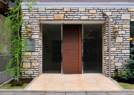 豊島区巣鴨１丁目楽器可（地下共用防音室・ピアノ・弦管楽器・声楽）マンション エントランス