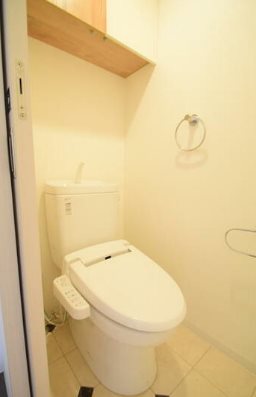豊島区巣鴨１丁目楽器可（地下共用防音室・ピアノ・弦管楽器・声楽）マンション トイレ