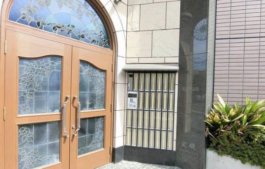 府中市府中町2丁目楽器可(防音・24時間演奏・グランドピアノ・弦・管楽器・声楽)女性限定マンション エントランス