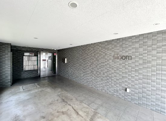 川崎市多摩区登戸楽器可（ピアノ・管弦楽器）マンション エントランス