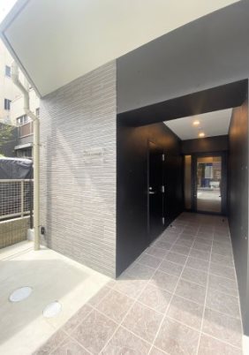 台東区千束4丁目楽器可（防音・24時間演奏可・グランドピアノ・弦管楽器・声楽・DTM）マンション エントランス
