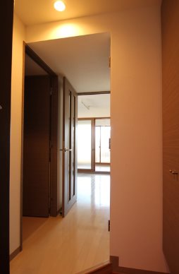 新宿区早稲田鶴巻町楽器可(防音・グランドピアノ・弦・管楽器・声楽)マンション 玄関