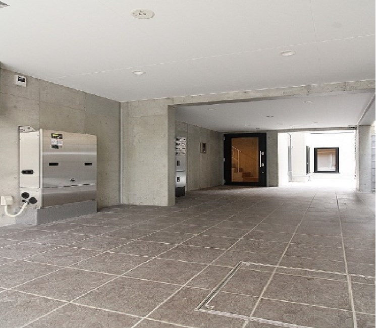 練馬区春日町3丁目楽器可（防音・弦木金管楽器・DTM・声楽）マンション エントランス