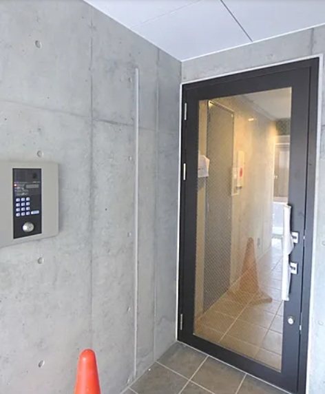 川口市本町3丁目楽器可（防音・24時間演奏・グランドピアノ・弦管楽器・声楽・DTM）築浅マンション エントランス