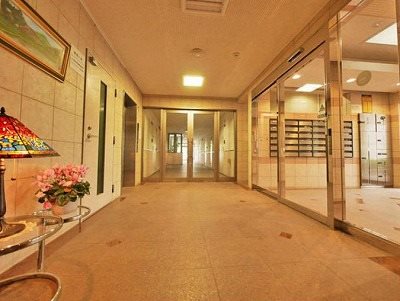 府中市若松町3丁目楽器可(防音・ピアノ・弦・木・金管楽器・声楽・DTM)マンション エントランス