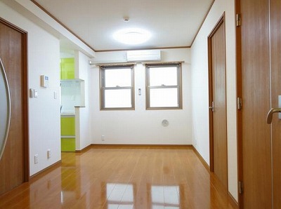 川崎市多摩区生田6丁目楽器可(防音・グランドピアノ・弦・管楽器・声楽)マンション リビング