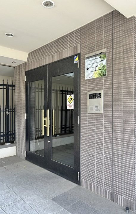 川崎市麻生区片平３丁目楽器可(防音・グランドピアノ・弦管楽器・声楽）マンション エントランス