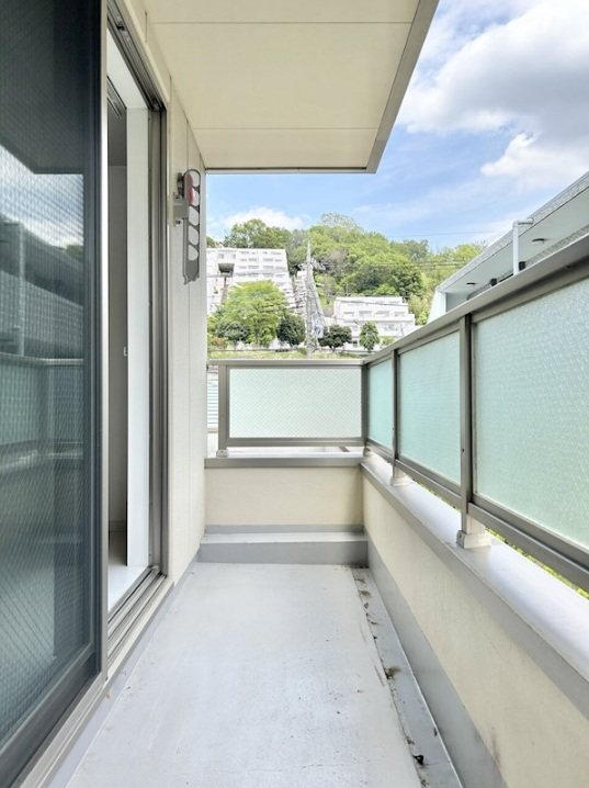川崎市麻生区片平３丁目楽器可(防音・グランドピアノ・弦管楽器・声楽）マンション ベランダ