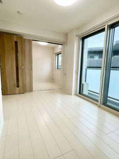 川崎市多摩区西生田3丁目楽器可（防音・グランドピアノ・弦木管楽器・DTM・声楽）マンション リビング