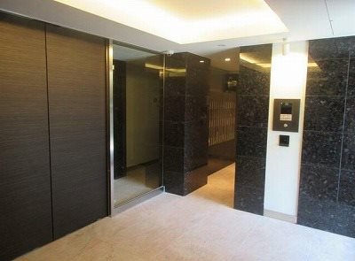 板橋区小茂根4丁目楽器可(防音・グランドピアノ・弦・管楽器・声楽)マンション エントランス