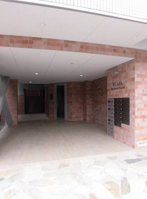 横浜市神奈川区東神奈川2丁目楽器可(防音・弦・管楽器・声楽)マンション エントランス