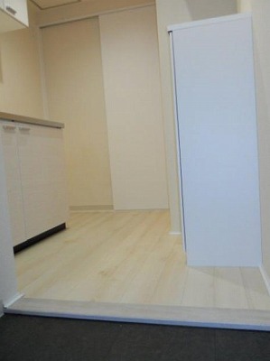 横浜市神奈川区東神奈川2丁目楽器可(防音・弦・管楽器・声楽)マンション 玄関