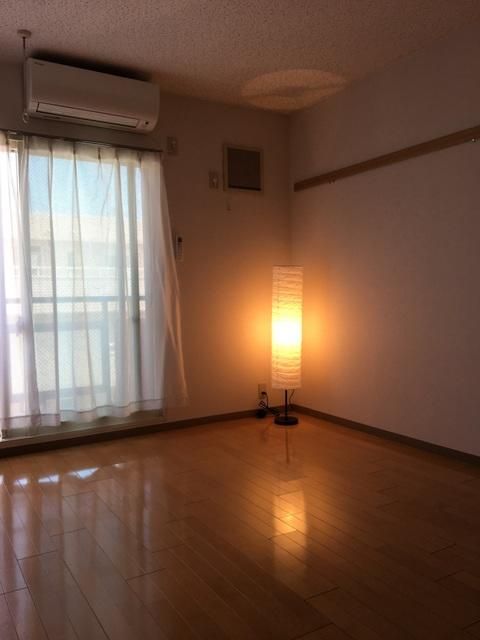 横浜市中区麦田町1丁目楽器可（グランドピアノ・弦管楽器・声楽）マンション リビング