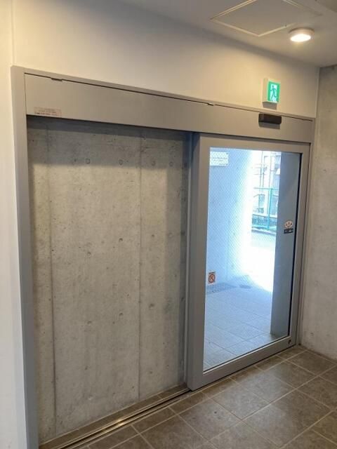 新宿区大京町楽器可(防音・24時間演奏・ピアノ・弦管楽器・声楽)マンション エントランス